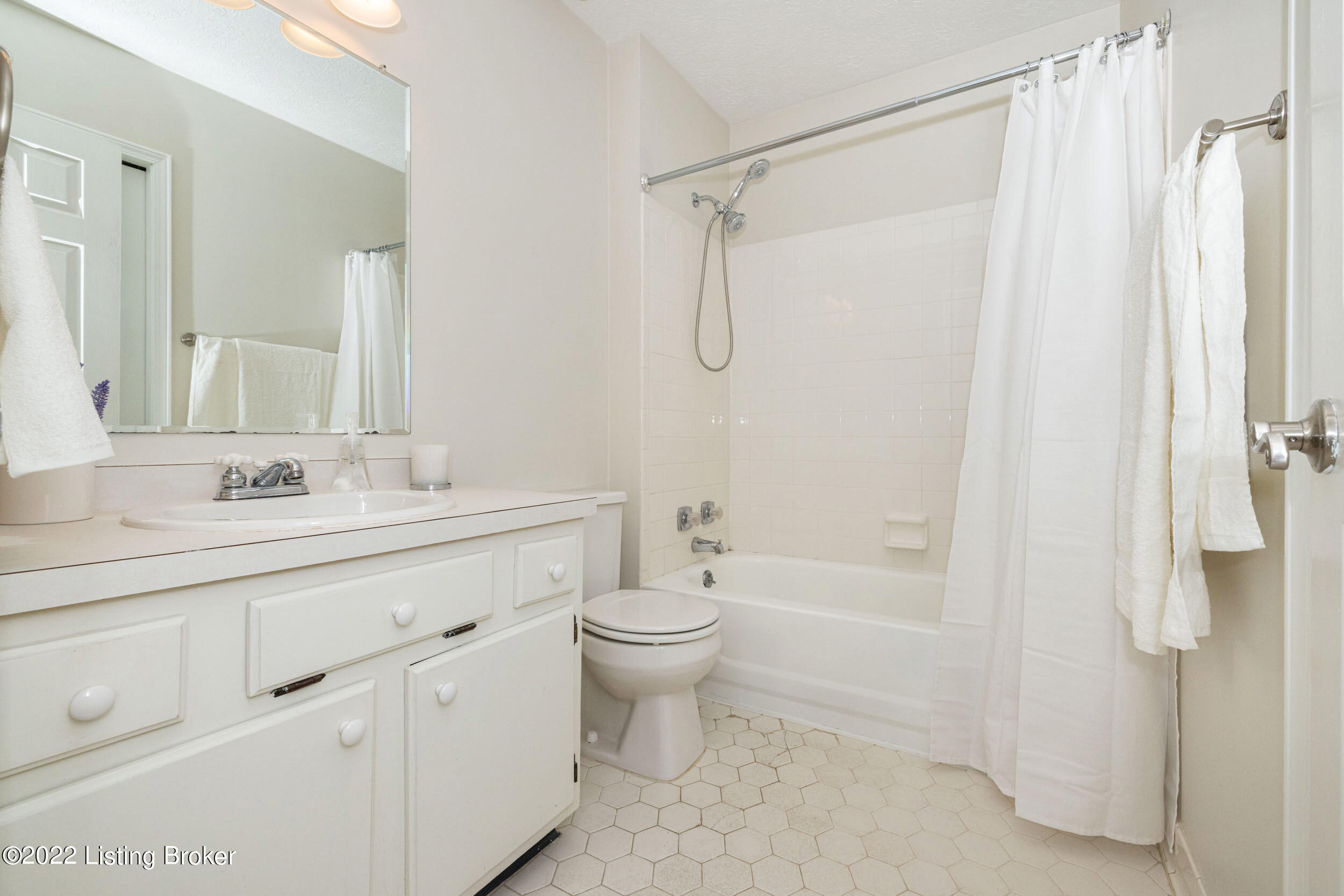 2806 Wareham Road Louisville, KY 40242 - Photo 27 of 40 RBWP6727