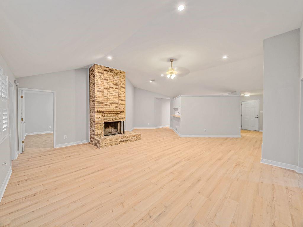 307 Springridge Lane Euless, TX 76039 - Photo 11 of 27