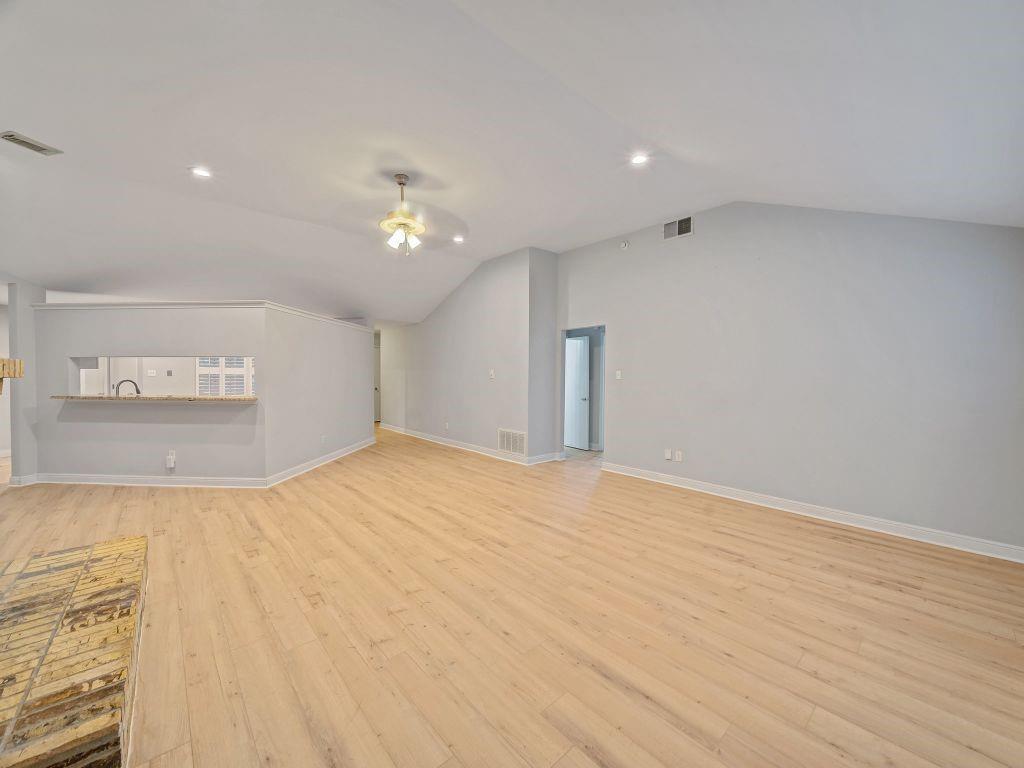 307 Springridge Lane Euless, TX 76039 - Photo 9 of 27