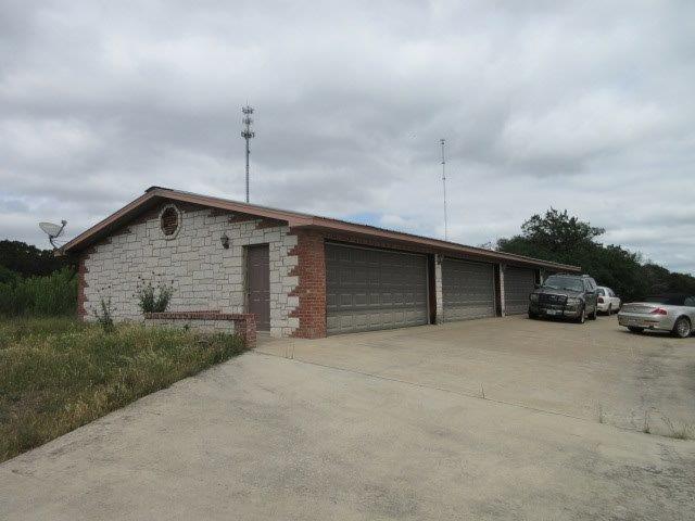 129 Upper Turtle Creek Road Kerrville, TX 78028 - Photo 12 of 40