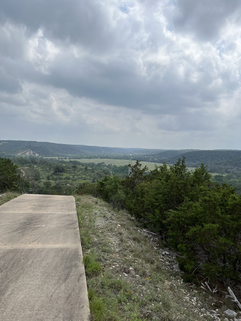 129 Upper Turtle Creek Road Kerrville, TX 78028 - Photo 3 of 40