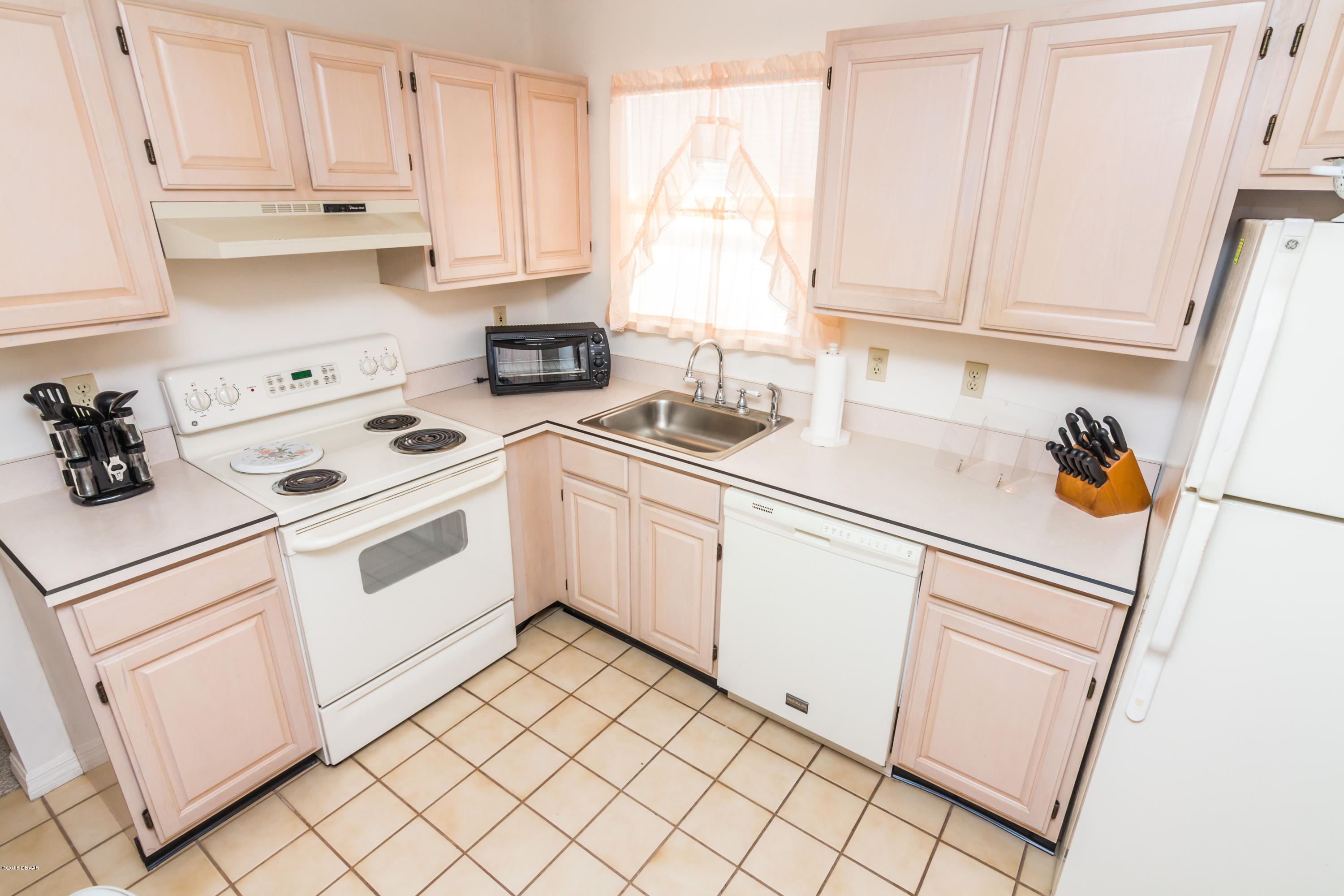 642 Robin Road, Unit A Ormond Beach, FL 32176 - Photo 17 of 31 16