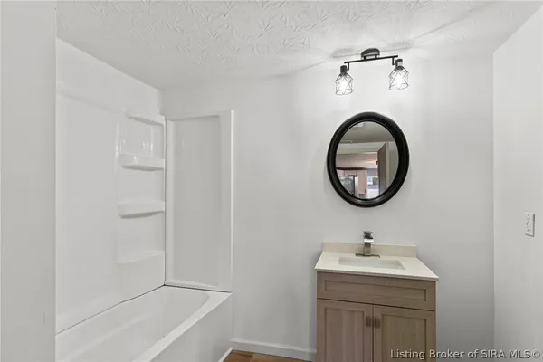 $164,900 | 285 South Oak Street, Austin, IN 47102