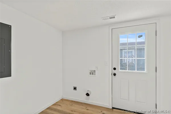 $164,900 | 285 South Oak Street, Austin, IN 47102