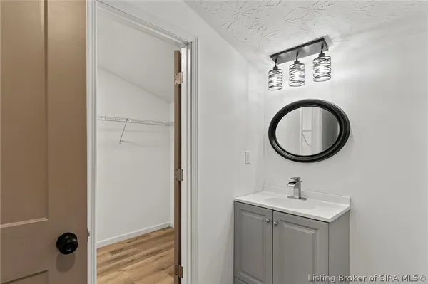 $164,900 | 285 South Oak Street, Austin, IN 47102