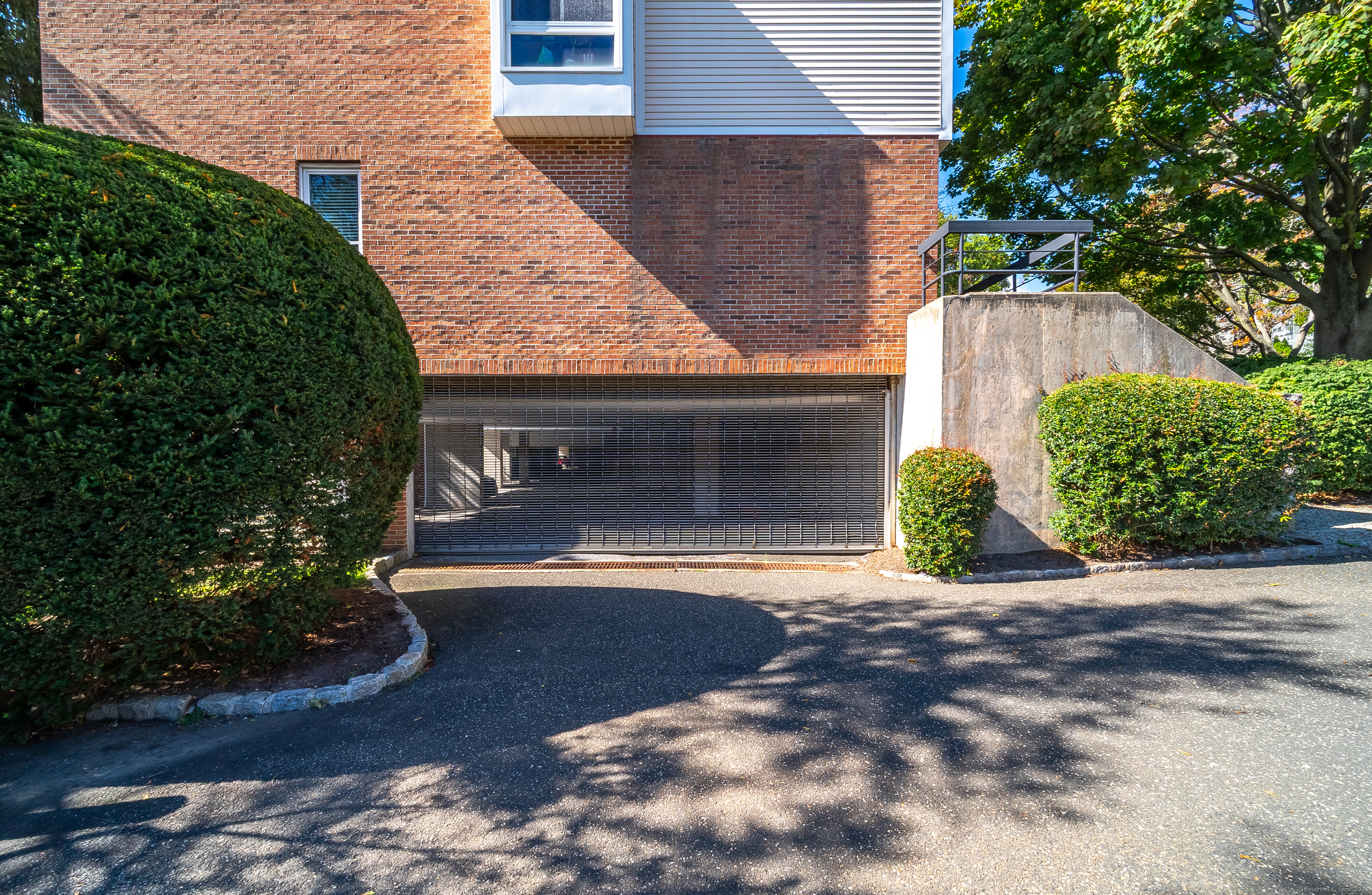 109 Highland Road, Unit 109 Stamford, CT 06901 - Photo 4 of 37 a front view of a house with garden