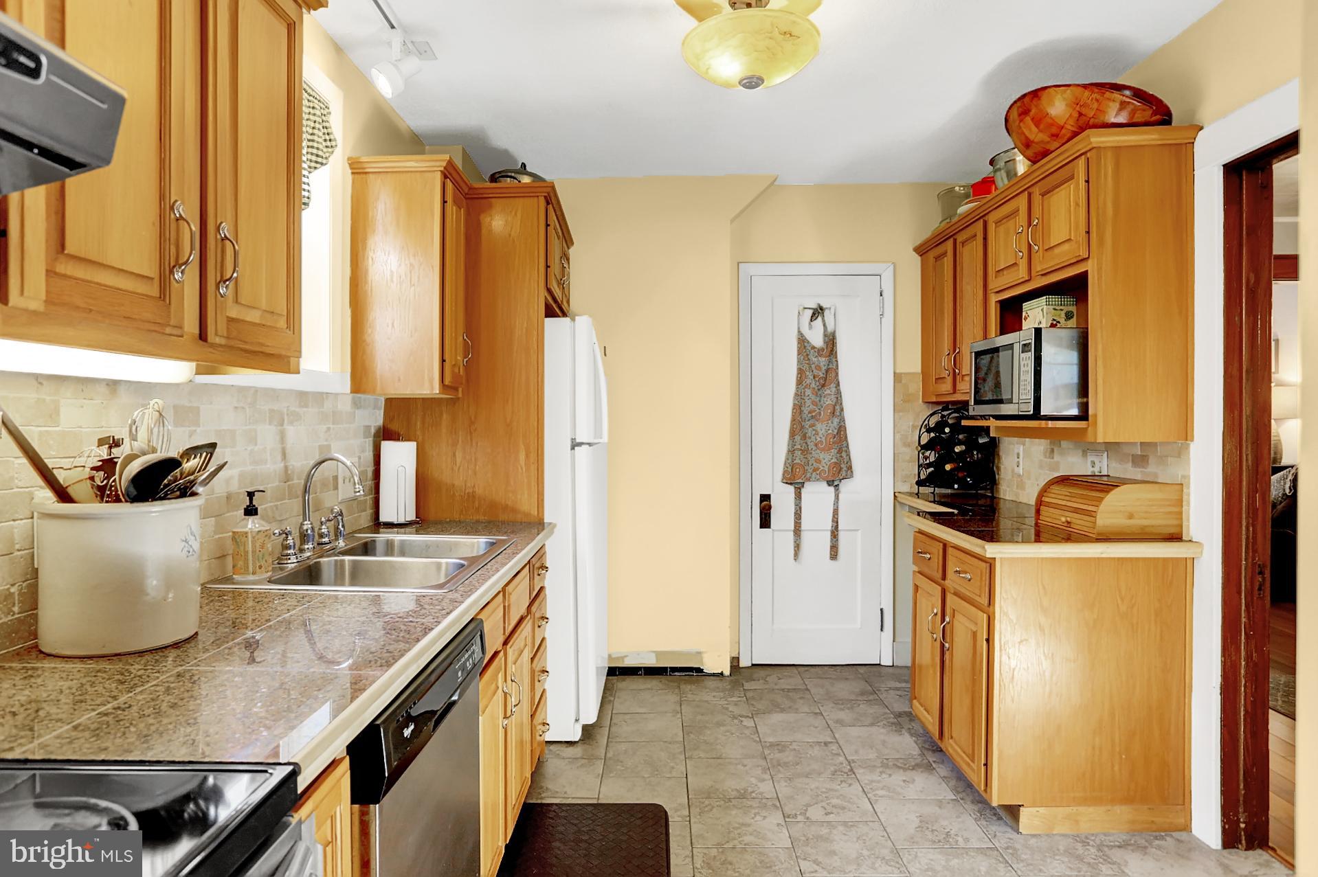 21 West Broad Street Reading, PA 19607 - Photo 11 of 33 Kitchen
