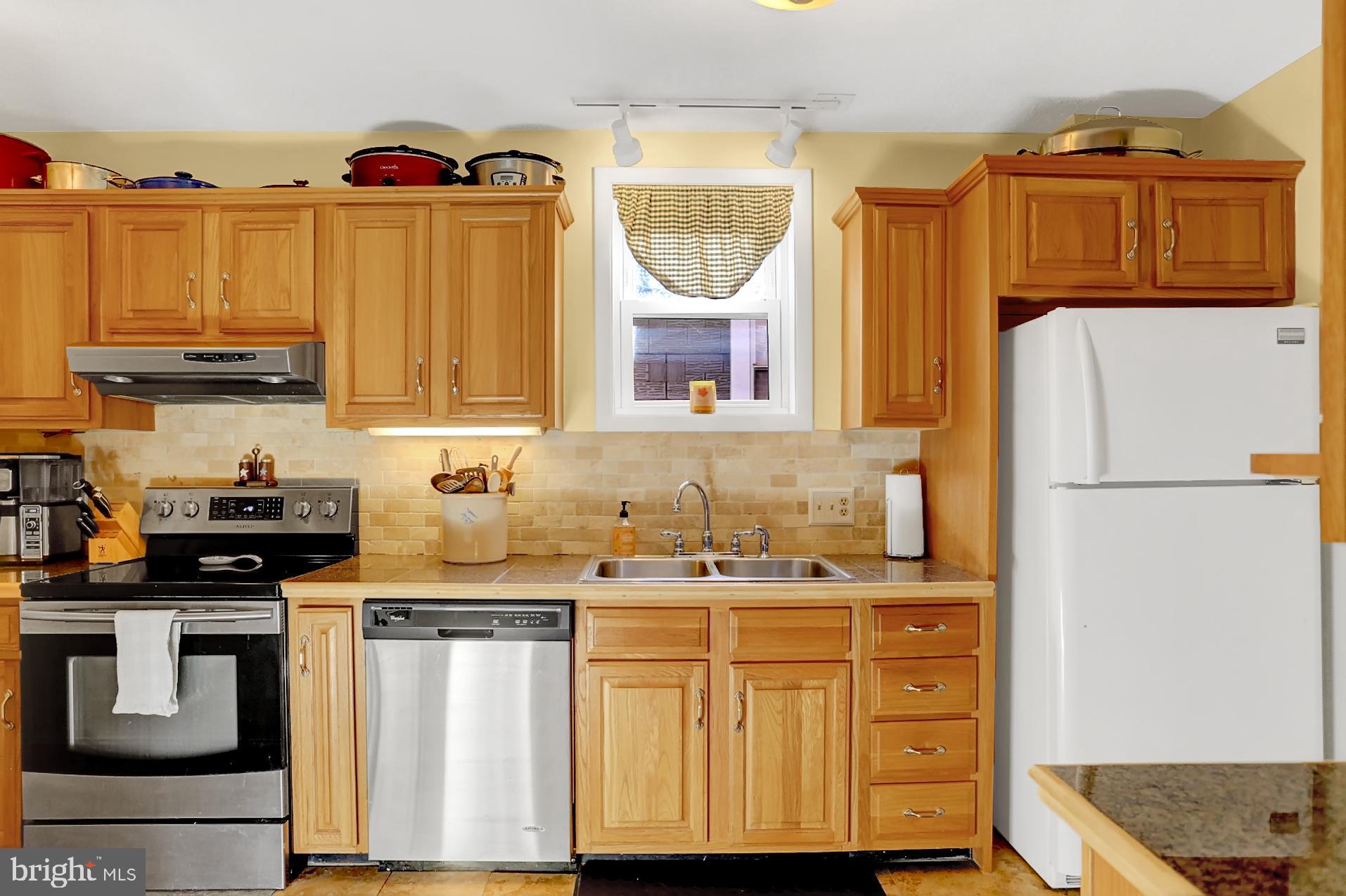 21 West Broad Street Reading, PA 19607 - Photo 10 of 33 Kitchen