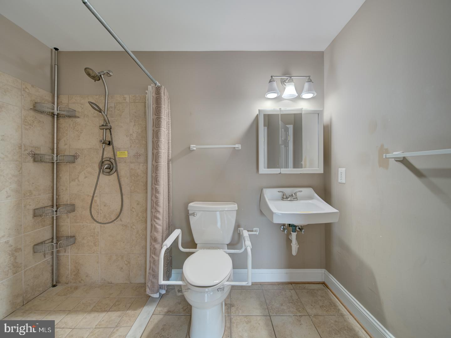 9618 Clover Hill Road Manassas, VA 20110 - Photo 17 of 61 a bathroom with a toilet sink and shower