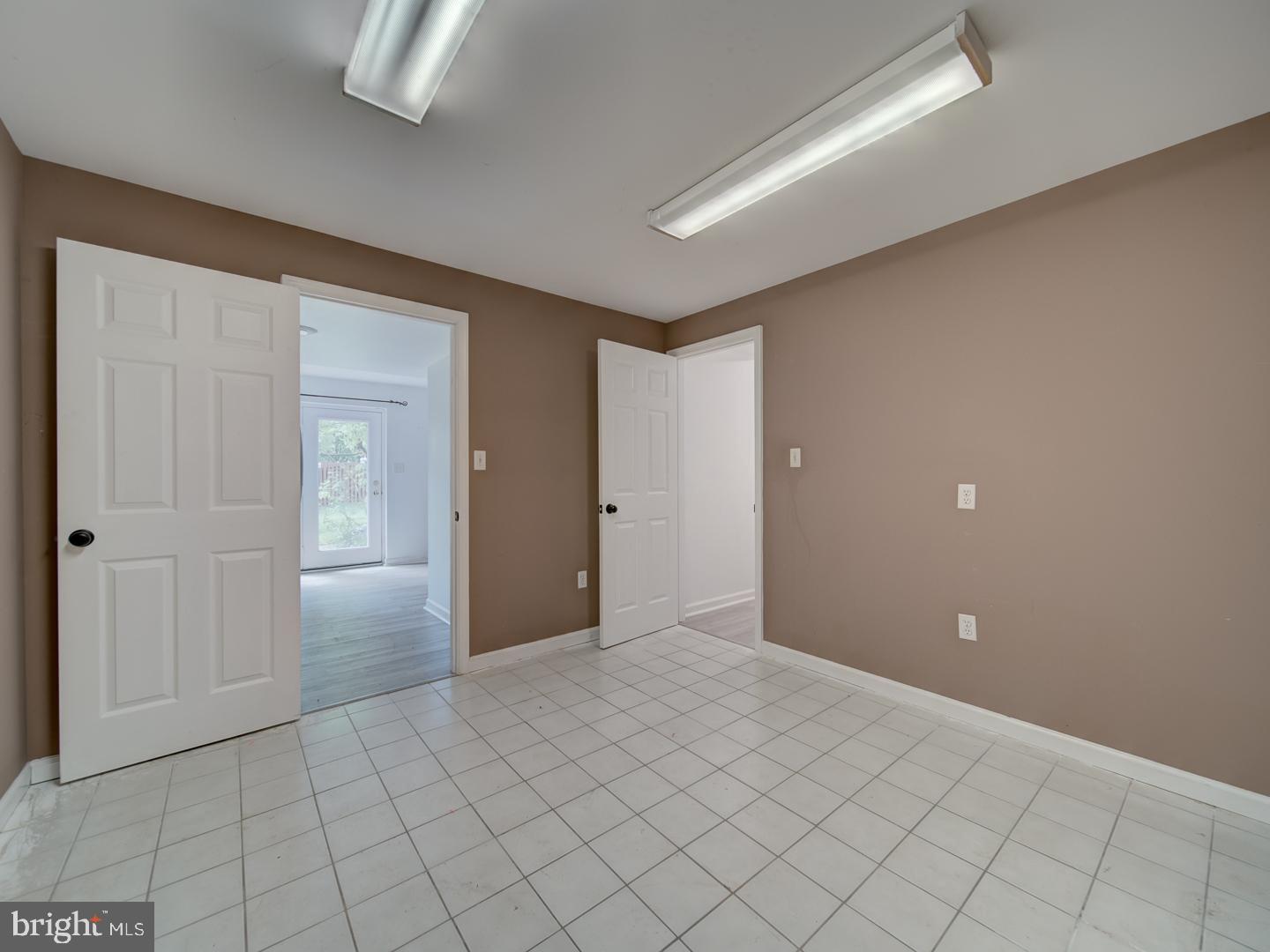 9618 Clover Hill Road Manassas, VA 20110 - Photo 60 of 61 a view of an empty room and window