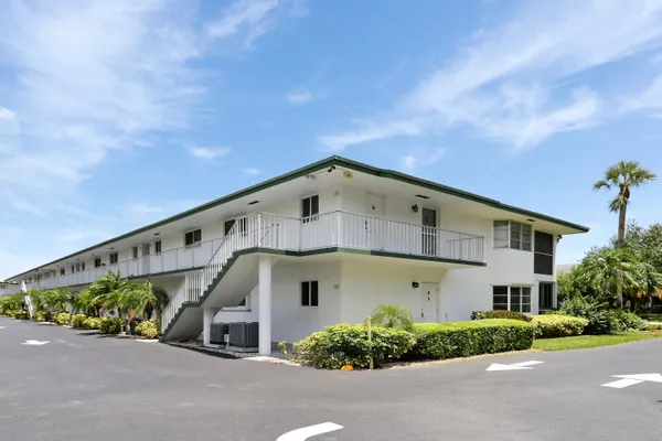 $275,000 | 4 Garden Street, Unit 101, Tequesta, FL 33469