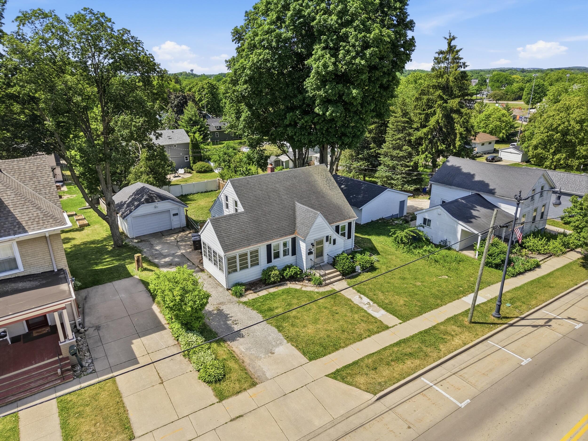 418 East Racine Street Jefferson, WI 53549 - Photo 33 of 34 Drone shot