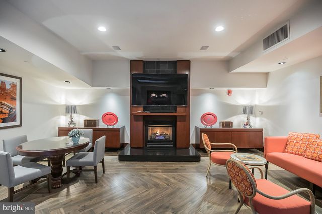 $340,000 | 1600 Arch Street, Unit 503, Philadelphia, PA 19103