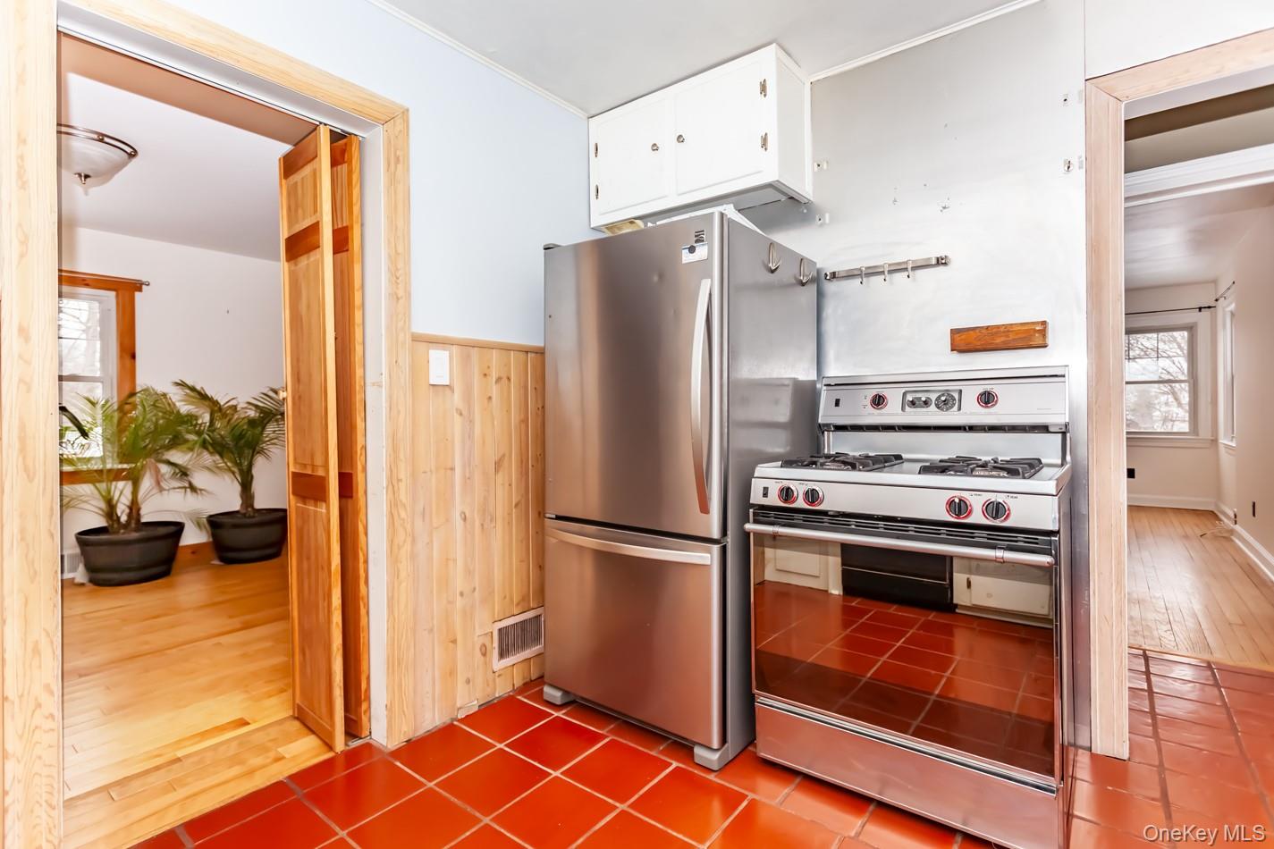 530 Union Avenue Peekskill, NY 10566 - Photo 7 of 32