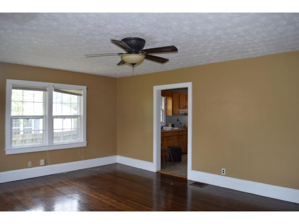 109 Spruce Street Greeneville, TN 37745 - Photo 5 of 22 Photo 5