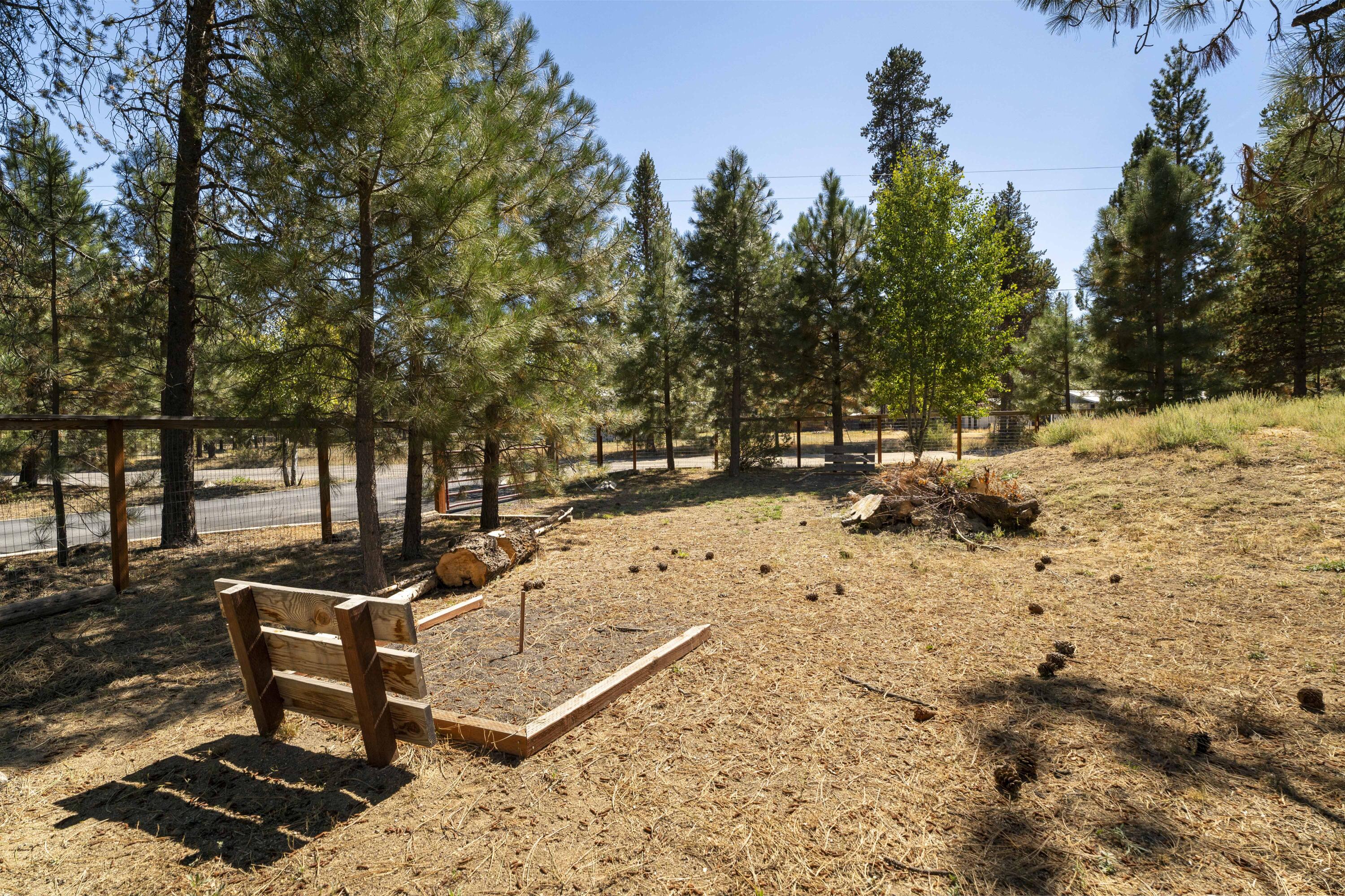 51445 Ash Road La Pine, OR 97739 - Photo 37 of 50 41-Exterior