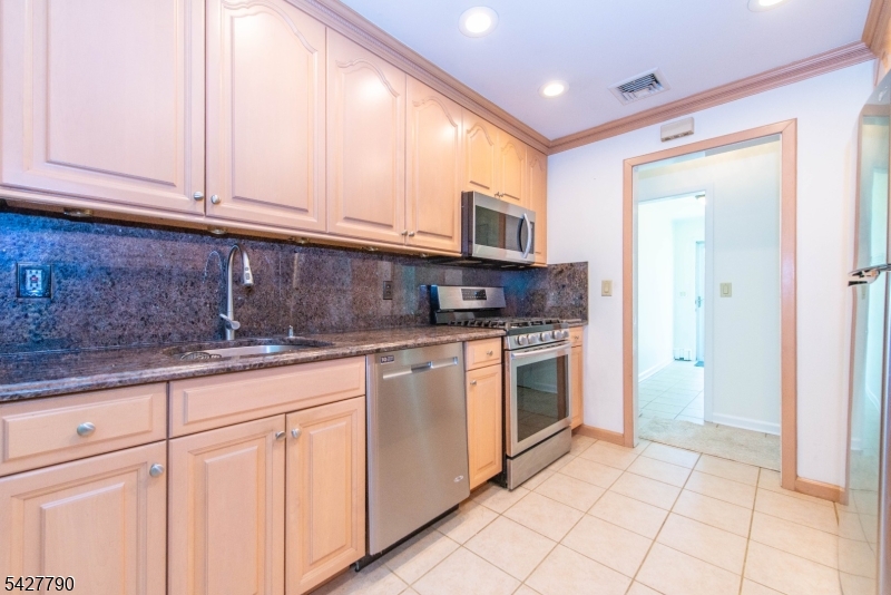 17 Morris Road West Orange, NJ 07052 - Photo 11 of 24
