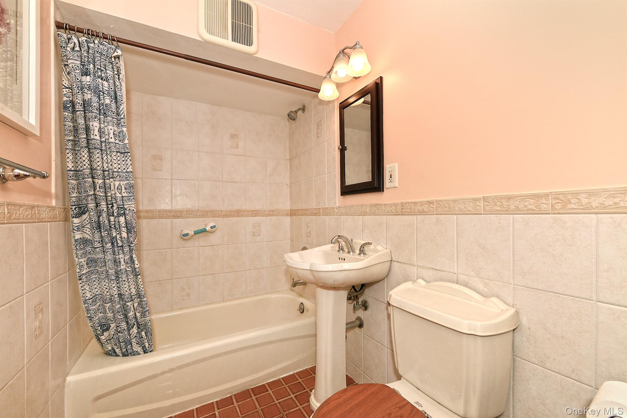 35 Ranch Lane Levittown, NY 11756 - Photo 22 of 38