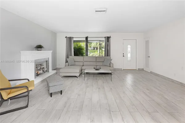$3,800 | 1510 Hayes Street, Hollywood, FL 33020