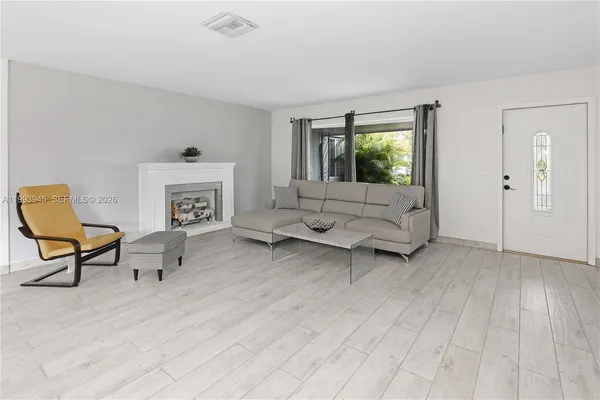$3,800 | 1510 Hayes Street, Hollywood, FL 33020
