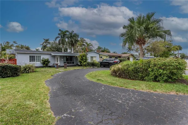 $3,800 | 1510 Hayes Street, Hollywood, FL 33020