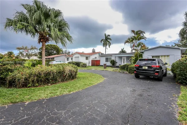 $3,800 | 1510 Hayes Street, Hollywood, FL 33020