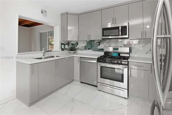 $3,800 | 1510 Hayes Street, Hollywood, FL 33020