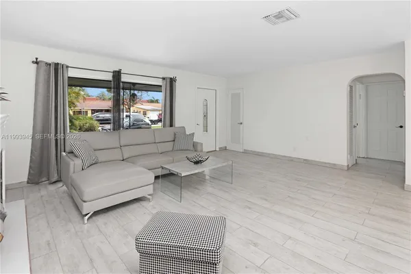 $3,800 | 1510 Hayes Street, Hollywood, FL 33020