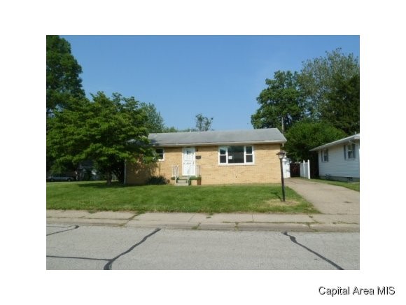 2052 Gregory Court Springfield, IL 62703 - Photo 1 of 16 Gallery Image 1
