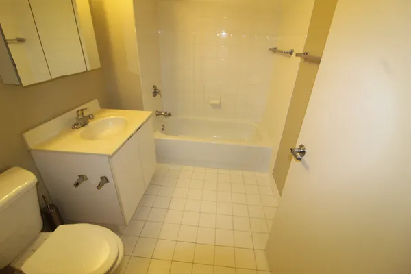 $2,700 | 2 East Erie Street, Unit 1901, Chicago, IL 60611