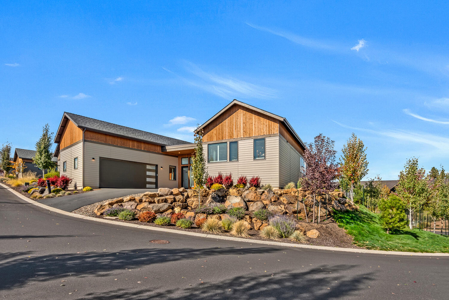 19211 Gateway Loop Bend, OR 97702 - Photo 2 of 31 Gallery Image 2