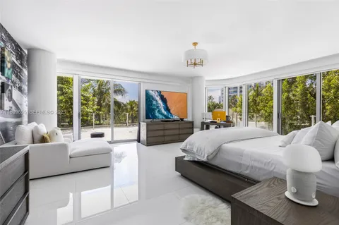 $16,000,000 | 1 Collins Avenue, Unit 207, Miami Beach, FL 33139