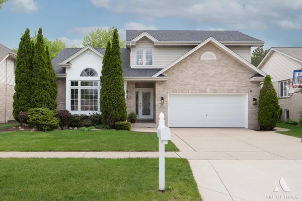 $629,000 | 571 Veterans Parkway, Addison, IL 60101