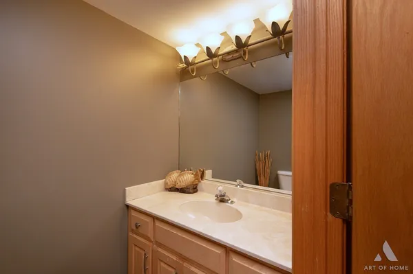 $629,000 | 571 Veterans Parkway, Addison, IL 60101
