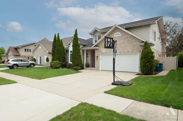 $629,000 | 571 Veterans Parkway, Addison, IL 60101