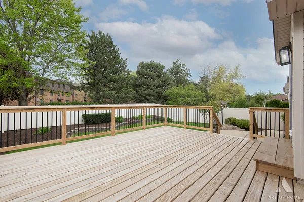 $629,000 | 571 Veterans Parkway, Addison, IL 60101