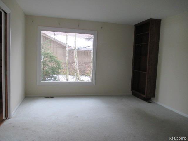 4271 Stoddard Road West Bloomfield, MI 48323 - Photo 23 of 30 Living.jpg