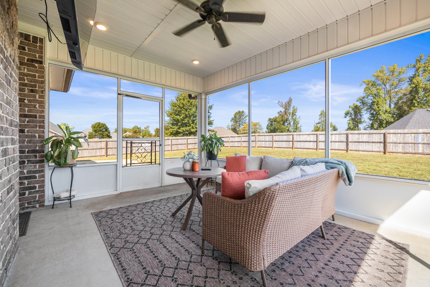 27 Hancock Road Fayetteville, TN 37334 - Photo 39 of 47 a living room with furniture and a potted plant