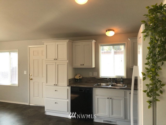 15265 Maple Drive Renton, WA 98058 - Photo 6 of 11 Gallery Image 6
