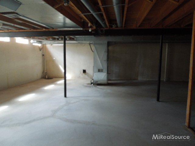 5590 Ridgewood Road West Bloomfield, MI 48322 - Photo 19 of 22 31154135-18.JPG