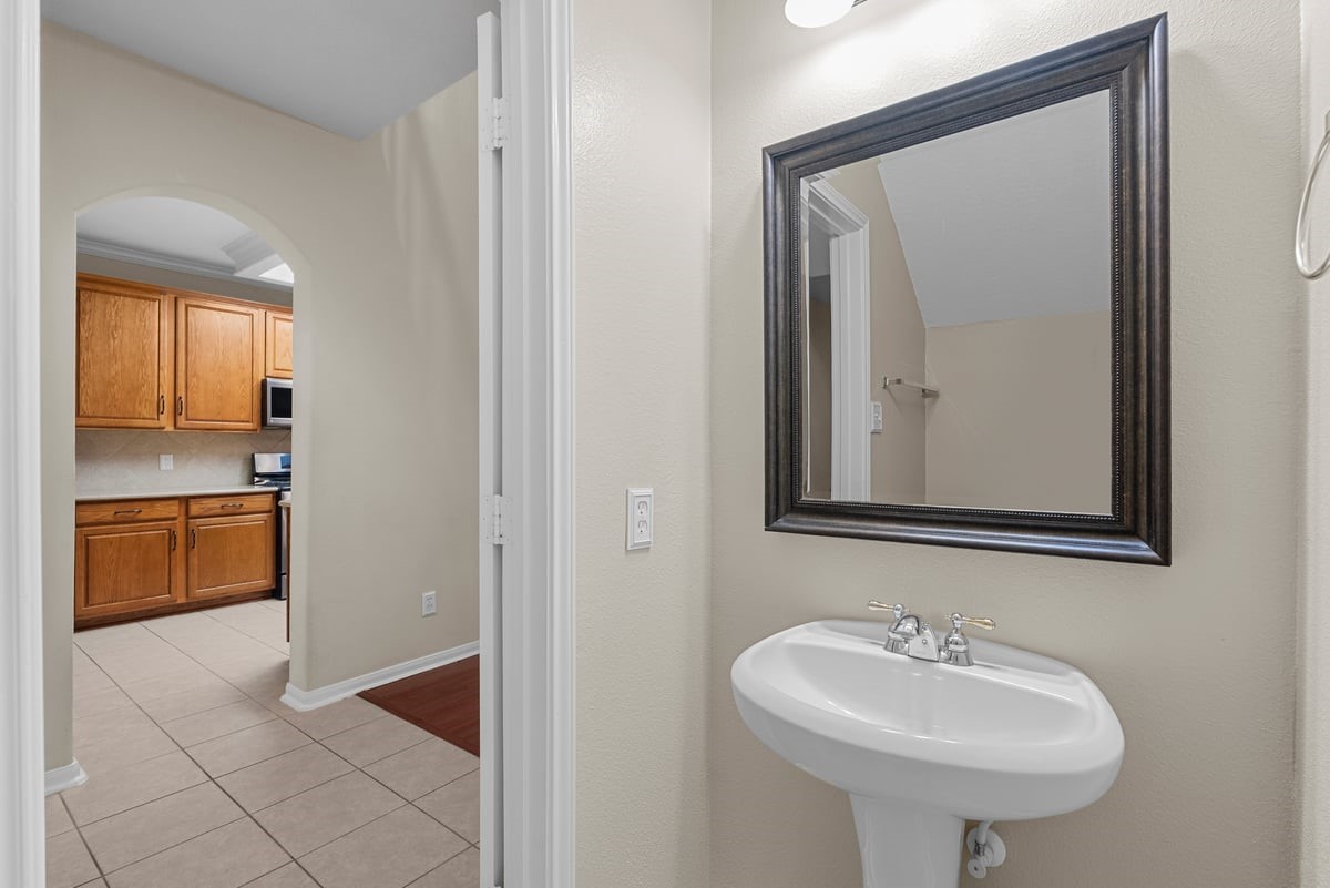 2231 Water Way Seabrook, TX 77586 - Photo 22 of 43 a bathroom with a sink and a mirror