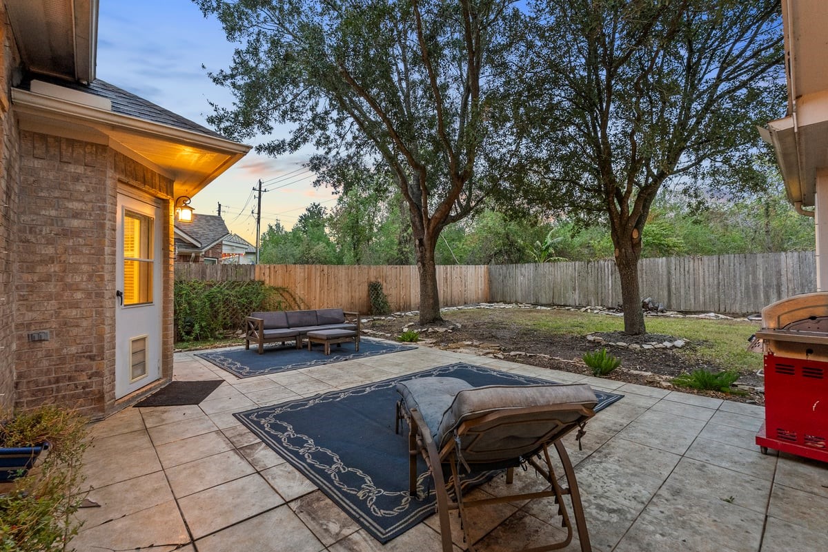 2231 Water Way Seabrook, TX 77586 - Photo 38 of 43 a view of a backyard with sitting area and furniture