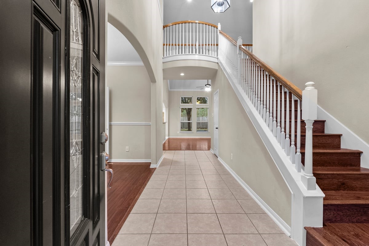 2231 Water Way Seabrook, TX 77586 - Photo 4 of 43 a view of a hallway with staircase