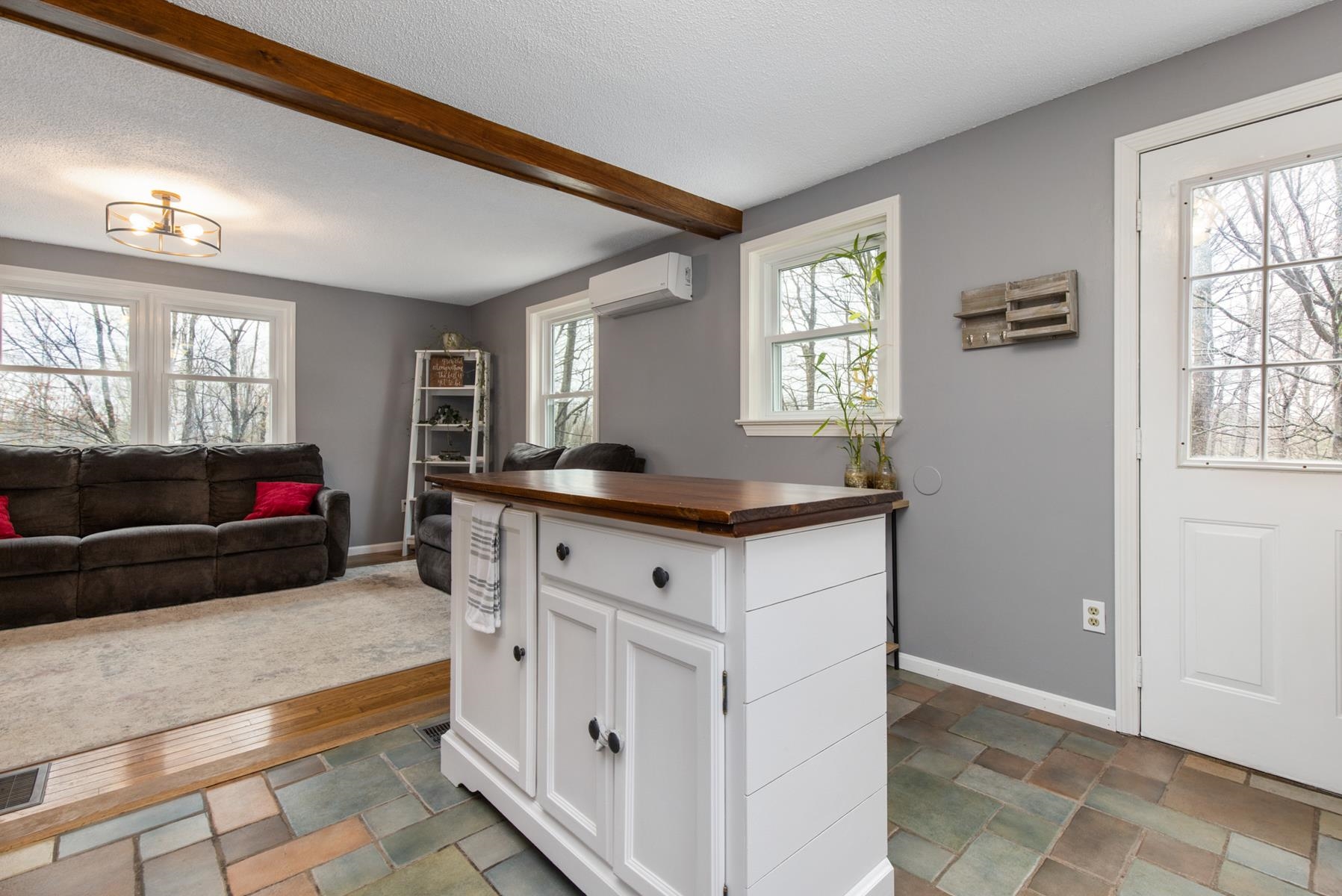 86 Green Road Raymond, NH 03077 - Photo 4 of 24