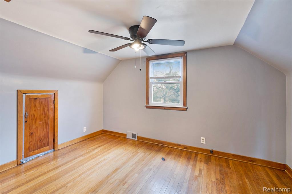 4138 Lapeer Road Burton, MI 48509 - Photo 12 of 41 Gallery Image 12