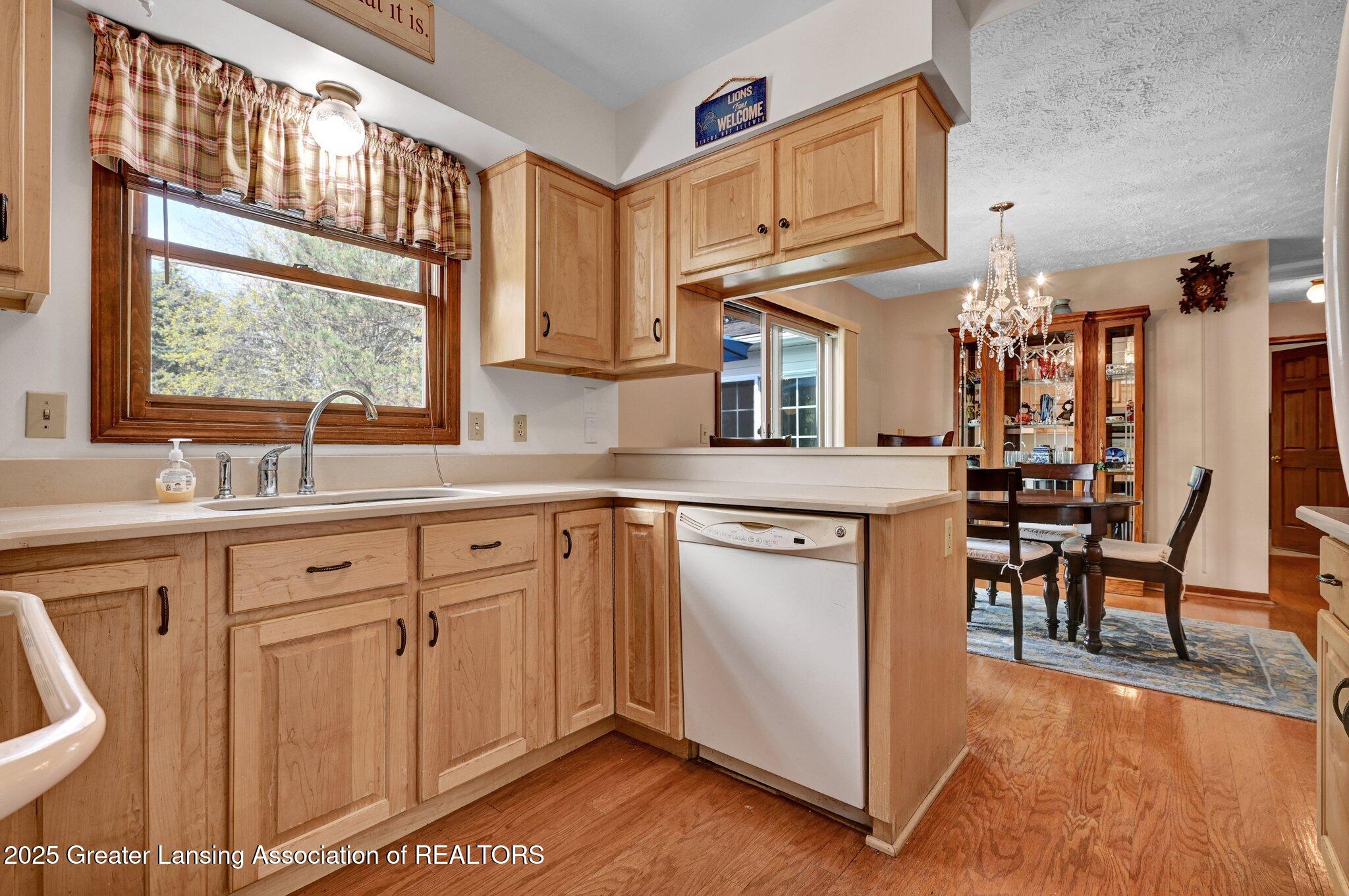 1318 West Herbison Road Dewitt, MI 48820 - Photo 12 of 36 Kitchen