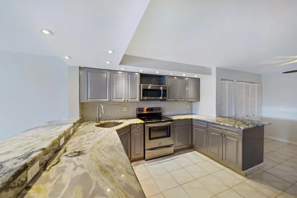 $399,000 | 243 Bay Colony Drive North, Juno Beach, FL 33408