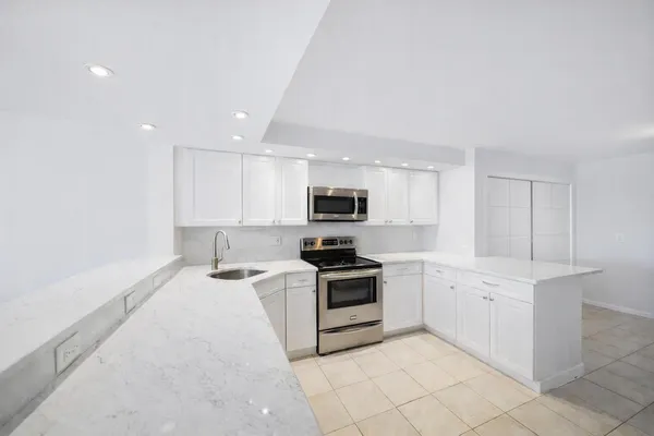 $399,000 | 243 Bay Colony Drive North, Juno Beach, FL 33408