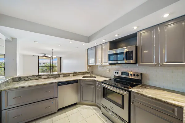 $399,000 | 243 Bay Colony Drive North, Juno Beach, FL 33408