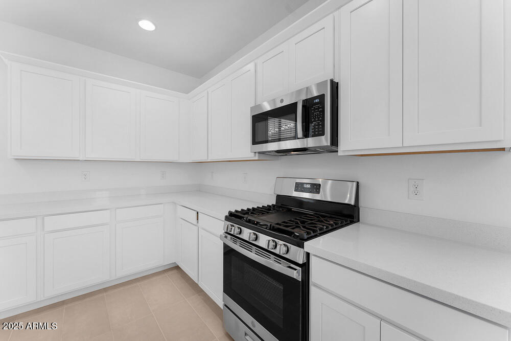 9952 West Piccadilly Road Avondale, AZ 85392 - Photo 5 of 42 hj-az-phoenix-parkside-villas-cc4-lot-34
